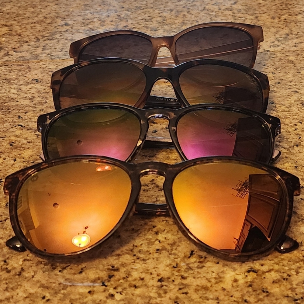 4 pairs of women's sunglasses